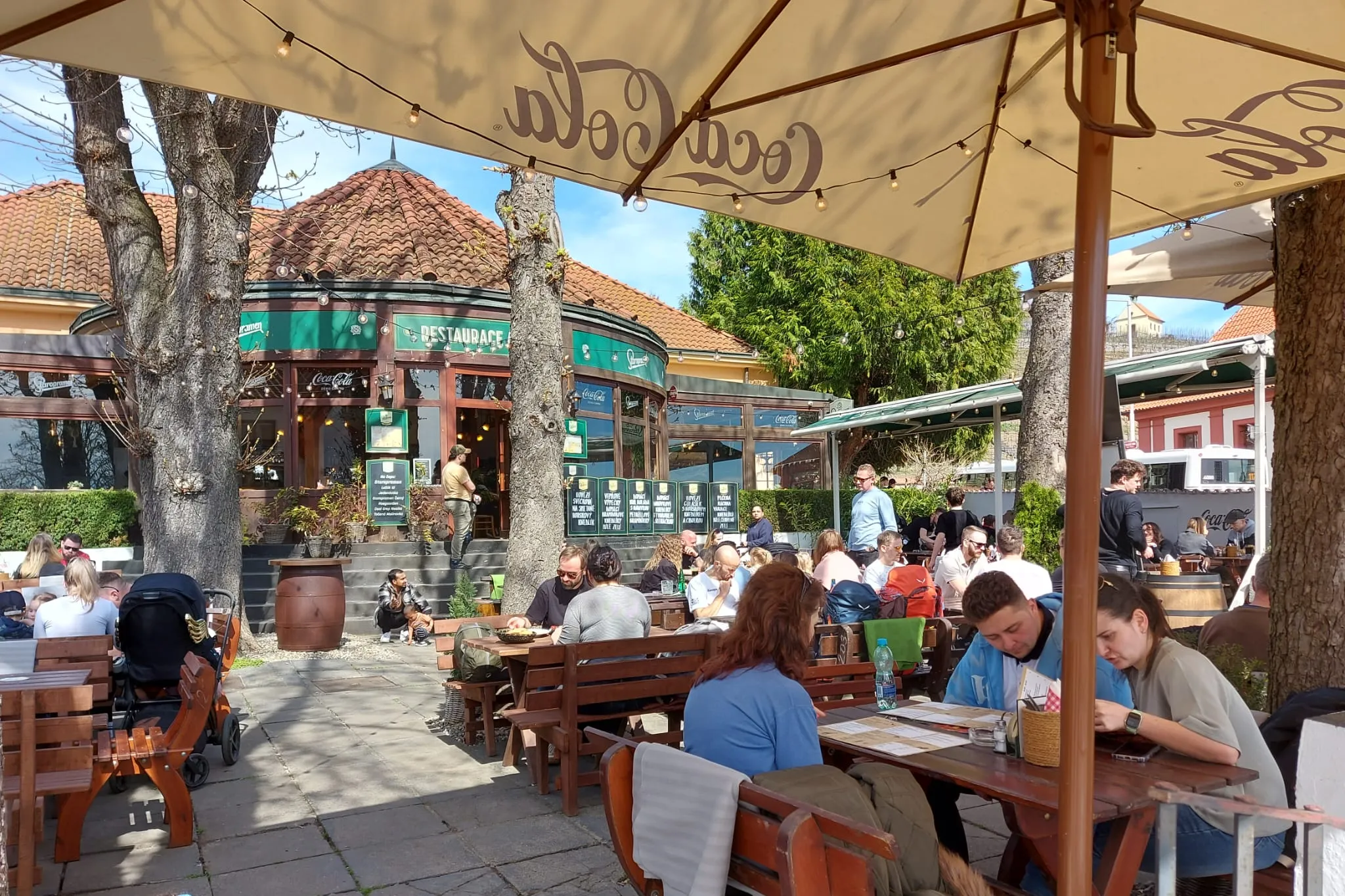 Exteriér Restaurace Altán 9