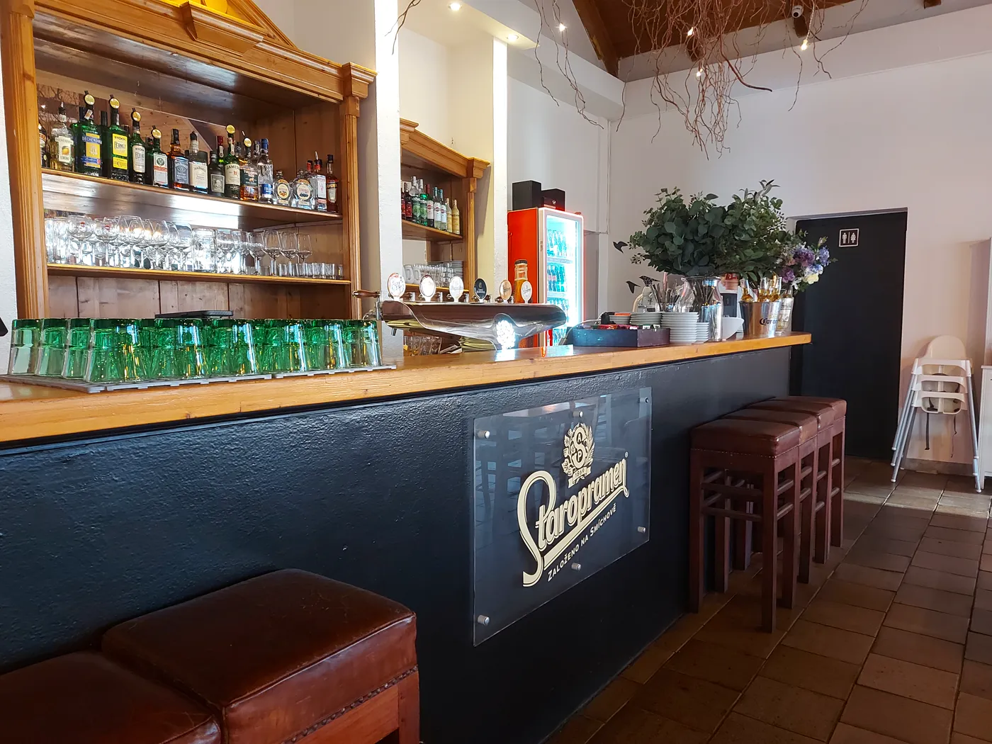 Bar zleva